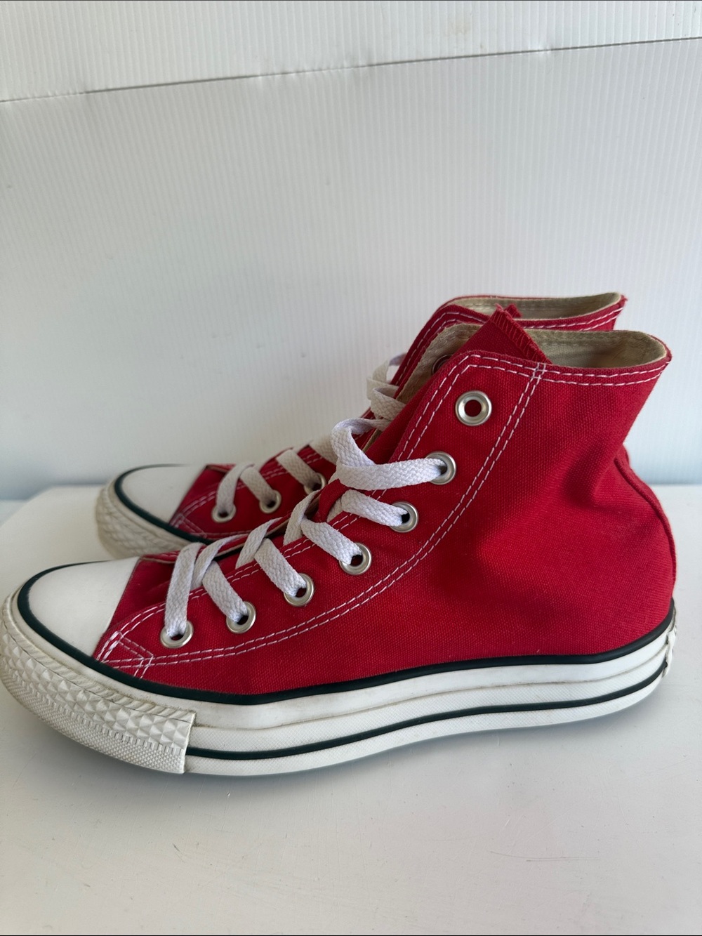 CONVERSE ALL-STAR, CHUCK TAYLOR, HIGH TOPS RED SIZE 6.5 MINIMAL WEAR - Picture 5 of 6